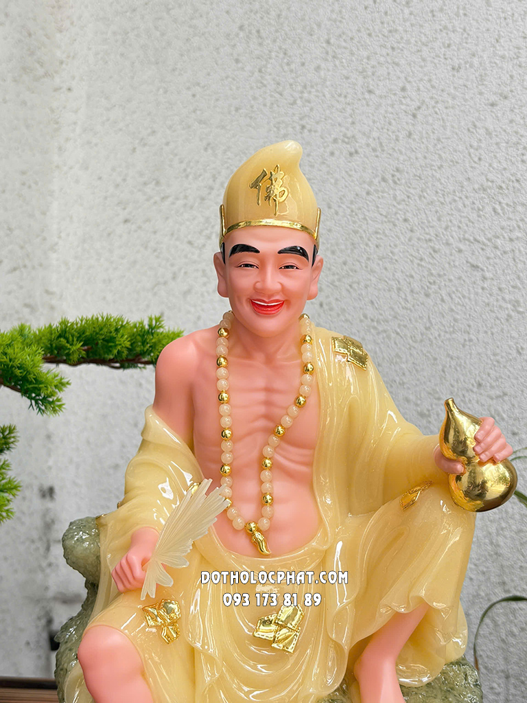 Tượng Tế Công Cầm Quạt Thạch Anh Ngồi Bệ Đá TTC-007
