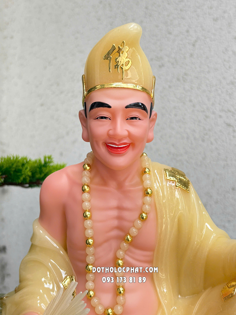 Tượng Tế Công Cầm Quạt Thạch Anh Ngồi Bệ Đá TTC-007