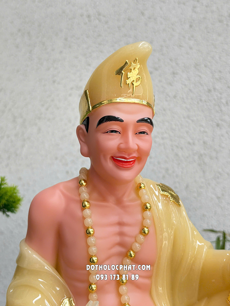 Tượng Tế Công Cầm Quạt Thạch Anh Ngồi Bệ Đá TTC-007