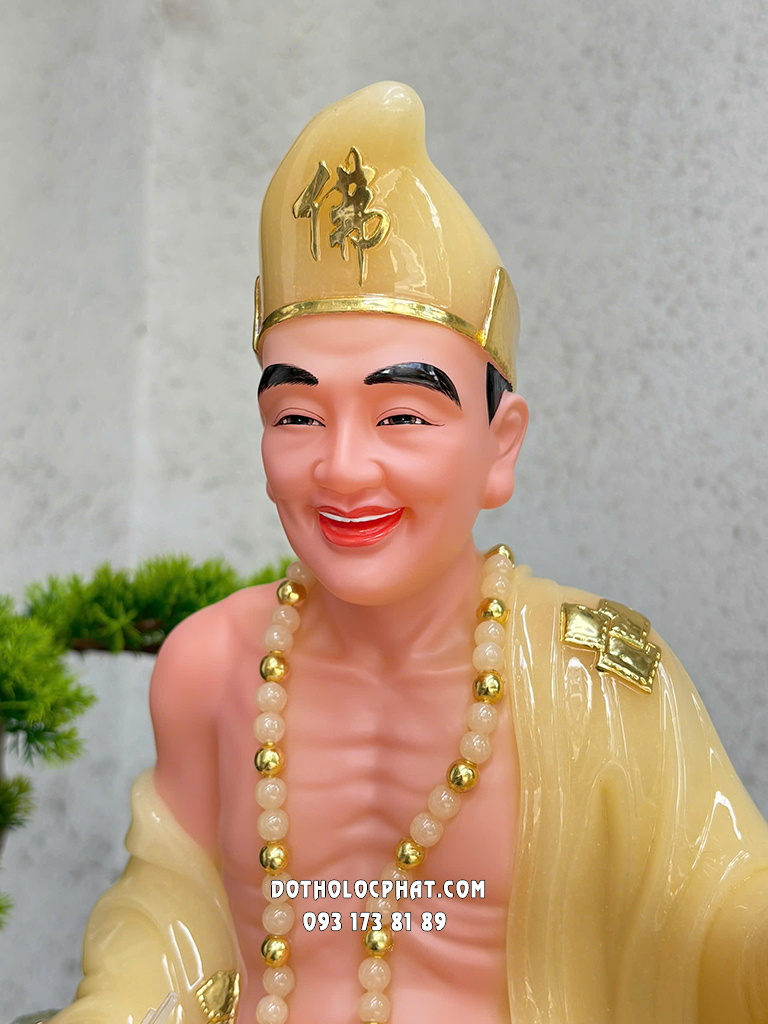 Tượng Tế Công Cầm Quạt Thạch Anh Ngồi Bệ Đá TTC-007