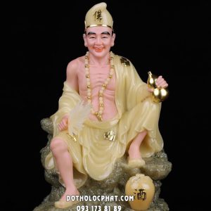 Tượng Tế Công cầm quạt bằng bột đá thạch anh ngồi bệ đá đẹp