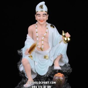Tượng Tế Công cầm quạt ngồi bệ đá áo xanh ngọc