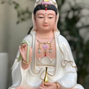 Tượng Quan Âm Bồ Tát sứ trắng đế sen sóng nước