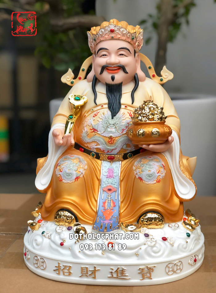 Tượng Thần Tiền như ý hũ vàng bằng sứ áo vàng đế mây