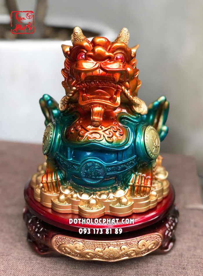 Tượng Tỳ Hưu phong thủy bách tài lam ngọc cam vàng đứng núi vàng đế tròn