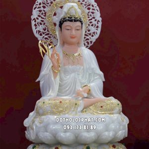 Tượng Quan Âm Bồ Tát áo trắng viền vàng nạm ngọc hào quang lá đề