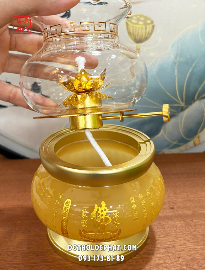 Đèn dầu thờ cúng bát nhã tâm kinh chữ Phật thân vàng 