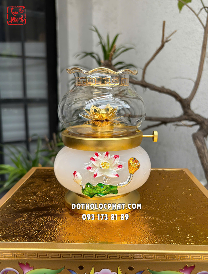 Đèn dầu thờ cúng họa tiết hoa sen nổi thân bạch ngọc