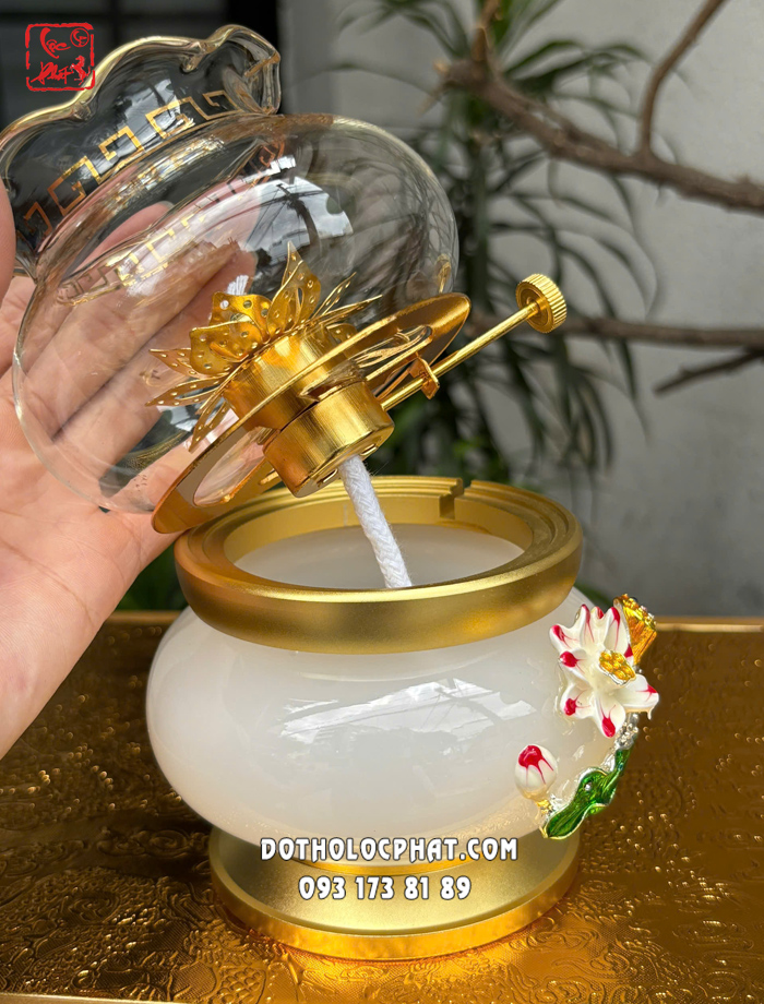 Đèn Dầu Hoa Sen Nổi Thân Bạch Ngọc DD-023