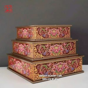 Đế đôn kê tượng hoa sen nền nâu viền vàng bằng hợp kim