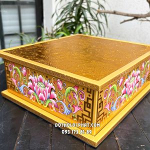 Đôn kê tượng họa tiết hoa sen bằng hợp kim màu vàng