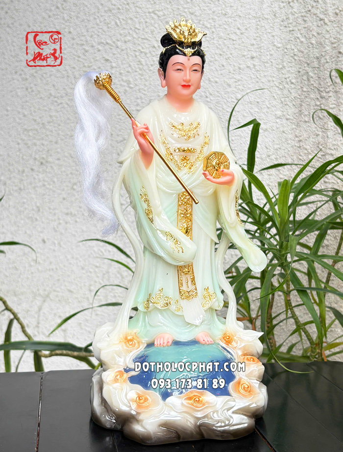 tuong-dieu-tri-dia-mau-dung-ao-xanh-ngoc-3