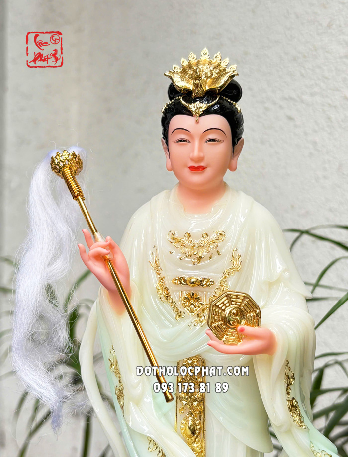 tuong-dieu-tri-dia-mau-dung-ao-xanh-ngoc-5