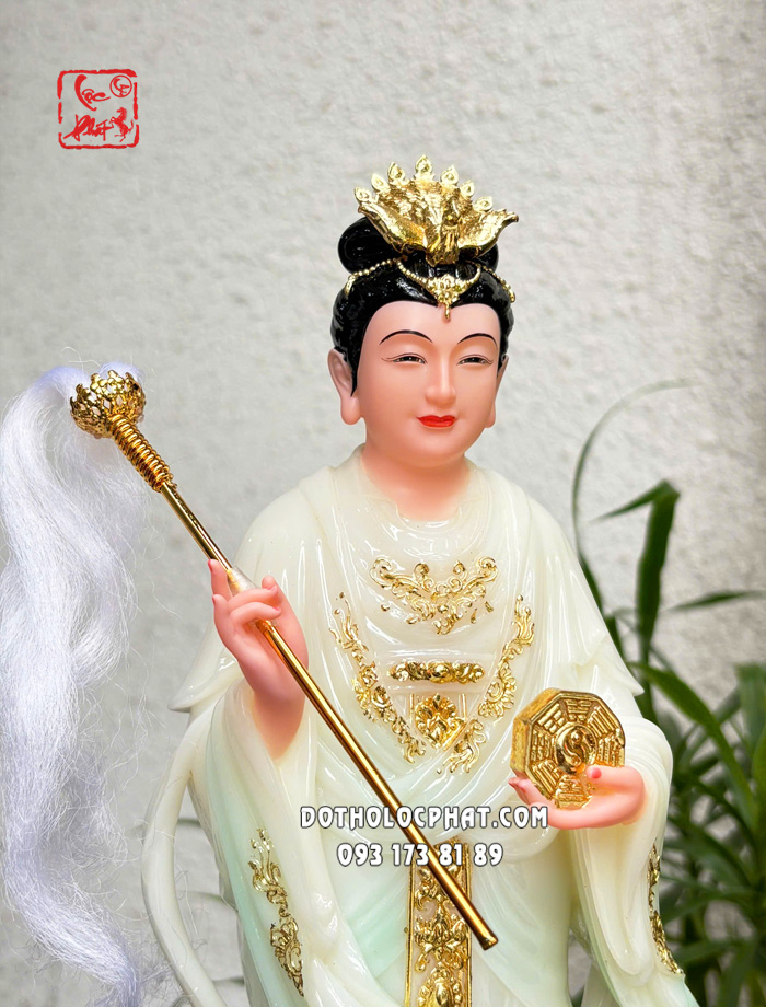 tuong-dieu-tri-dia-mau-dung-ao-xanh-ngoc-6