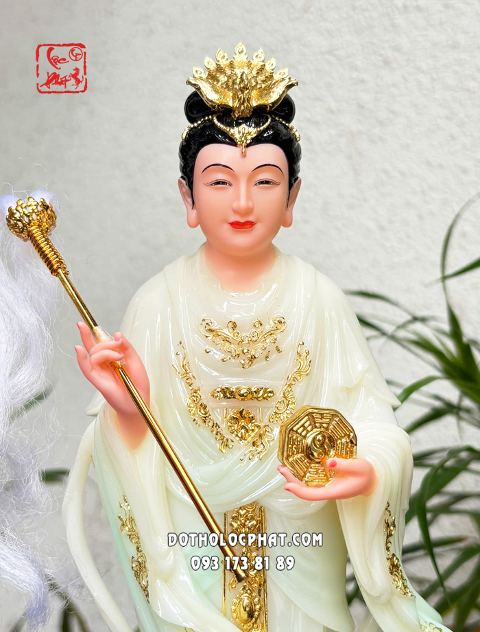 tuong-dieu-tri-dia-mau-dung-ao-xanh-ngoc-7