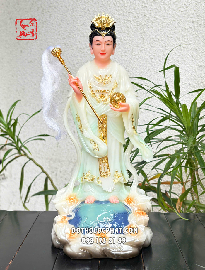 tuong-dieu-tri-dia-mau-dung-ao-xanh-ngoc-8