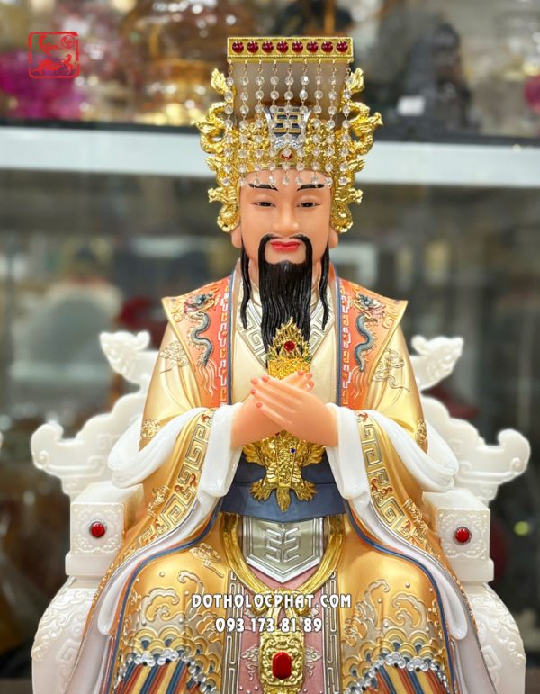tuong-ngoc-hoang-vuong-mau-ao-do-vien-vang-7