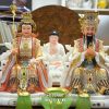 tuong-ngoc-hoang-vuong-mau-ao-do-vien-vang-8