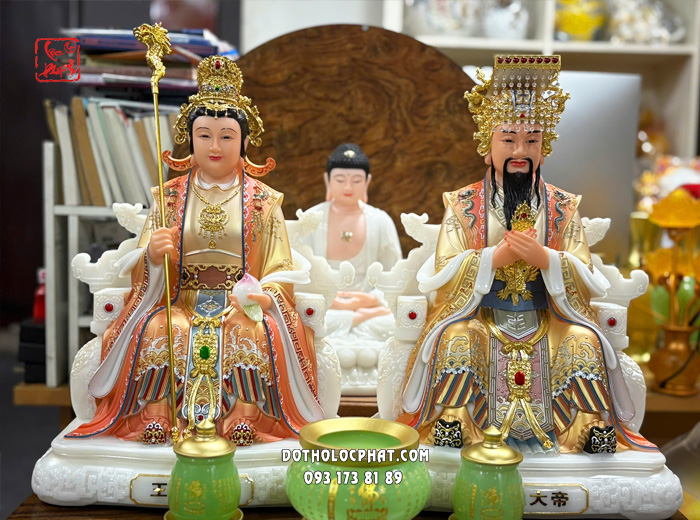 Tượng Ngọc Hoàng Vương Mẫu áo đỏ viền vàng bằng bột đá