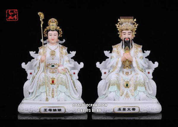 tuong-ngoc-hoang-vuong-mau-ao-xanh-vien-vang-1