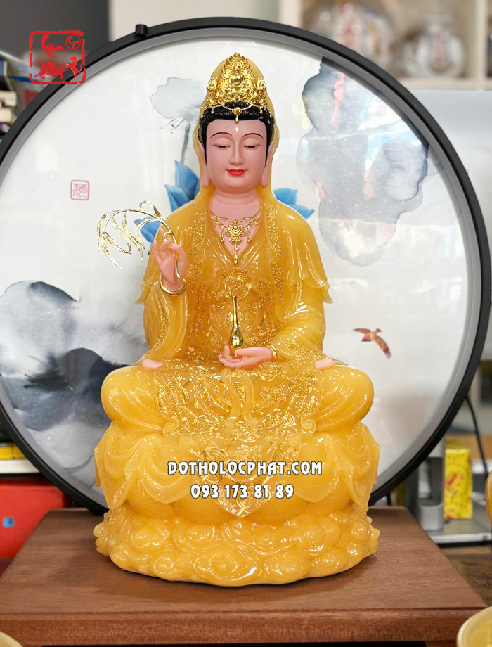 Tượng Quan Âm Bồ Tát thạch anh áo rũ viền vàng đế sen
