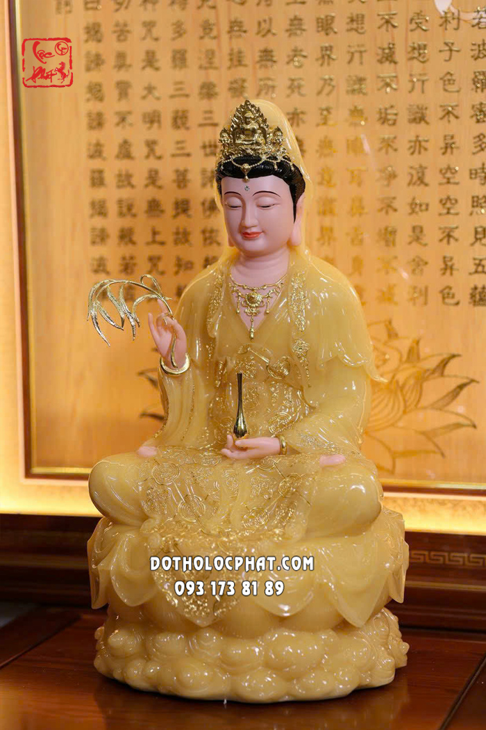 Tượng Quan Âm Bồ Tát thạch anh áo rũ viền vàng đế sen