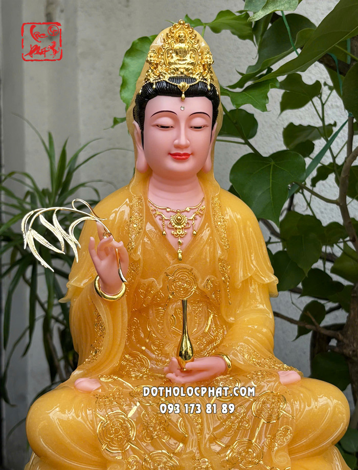 Tượng Quan Âm Bồ Tát thạch anh áo rũ viền vàng đế sen