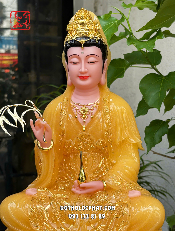 Tượng Quan Âm Bồ Tát thạch anh áo rũ viền vàng đế sen