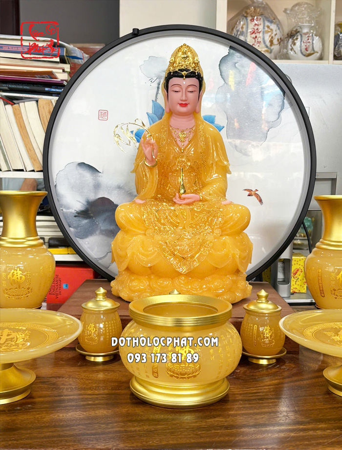 Tượng Quan Âm Bồ Tát thạch anh áo rũ viền vàng đế sen
