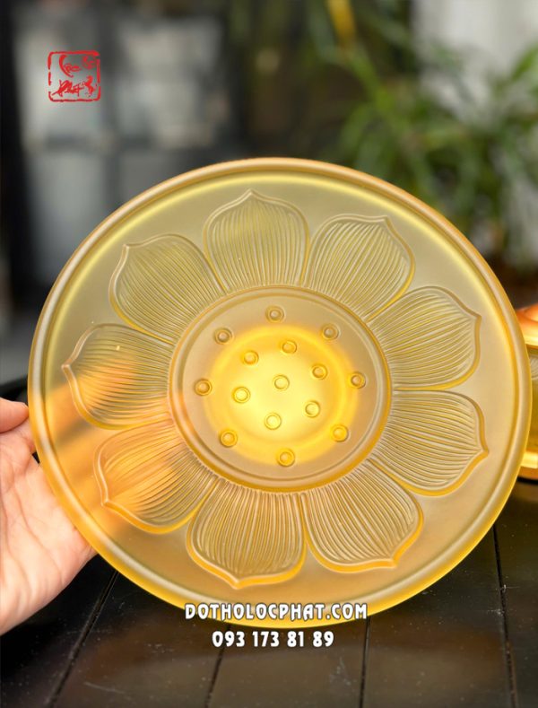 dia-tho-cung-hoa-sen-9-canh-luu-ly-vang-1