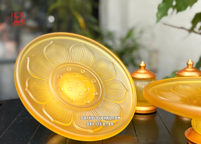 Dĩa trái cây thờ cúng bằng lưu ly vàng họa tiết hoa sen 9 cánh 