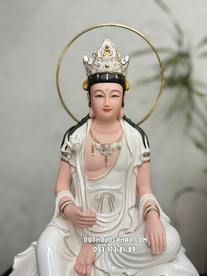 tuong-pho-hien-bo-tat-su-trang-hao-quang-tron-4