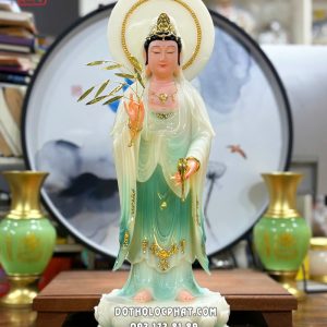 Tượng Quan Âm Bồ Tát xanh ngọc đứng hào quang tròn