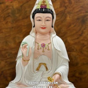 Tượng Quan Âm Bồ Tát sứ trắng đế non nước