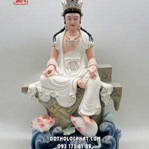 Tượng Quan Âm Tự Tại Bồ Tát ngồi non nước bằng sứ trắng