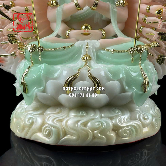 Tượng Thiên Thủ Thiên Nhãn Bồ Tát áo xanh ngọc đế mây