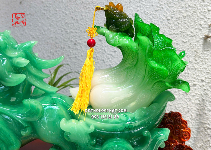 Tỳ Hưu phong thủy kéo bắp cải chiêu tài nạp phúc màu xanh lục bảo