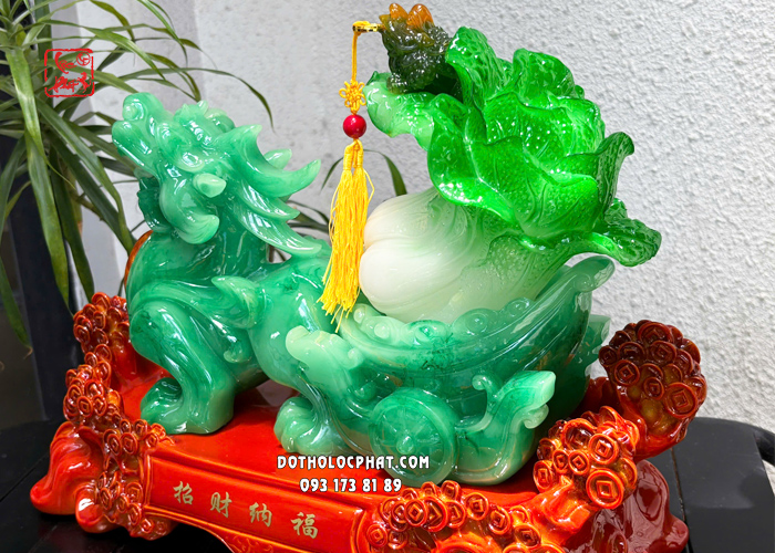 Tỳ Hưu phong thủy kéo bắp cải chiêu tài nạp phúc màu xanh lục bảo