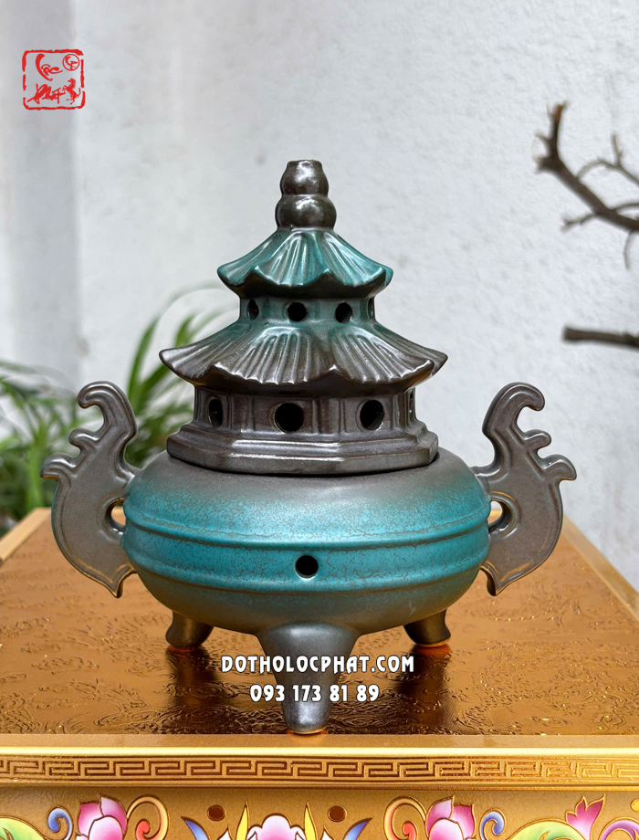 Lư xông trầm lò bát quái ba chân bằng sứ men xanh