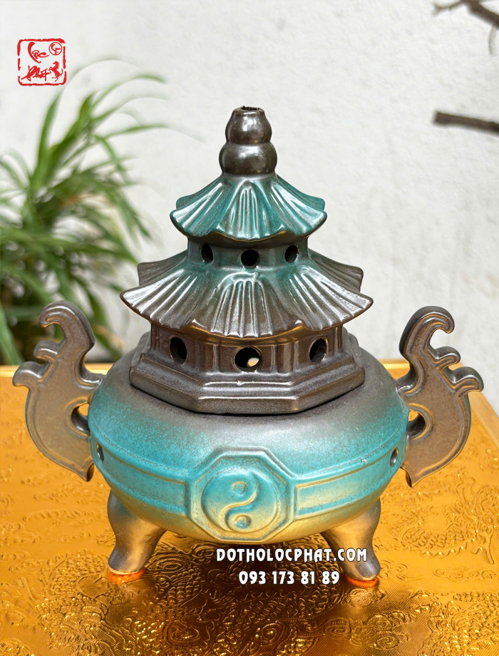 Lư xông trầm lò bát quái ba chân bằng sứ men xanh