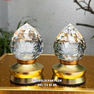 Đèn pha lê hoa sen trái đào cổ ngắn thân vàng dùng pin