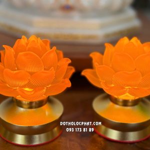 Đèn thờ hoa sen lưu ly thân vàng cổ ngắn dùng pin