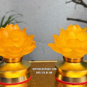 Đèn thờ hoa sen lưu ly thân vàng cổ ngắn dùng pin