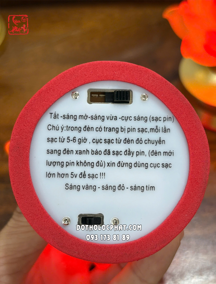 Đèn thờ hoa sen lưu ly thân vàng cổ ngắn dùng pin
