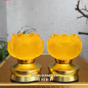 Đèn thờ lưu ly hoa sen cụp cổ ngắn thân vàng dùng pin