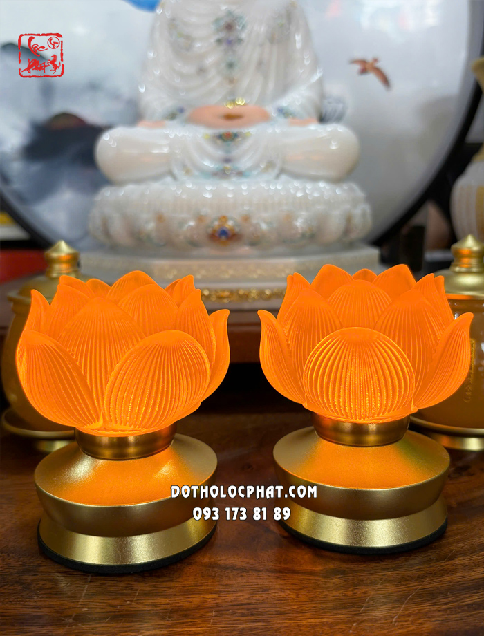 Đèn thờ lưu ly hoa sen cụp cổ ngắn thân vàng dùng pin