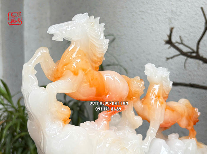 Tượng ngựa song mã phi thiên màu cẩm thạch 