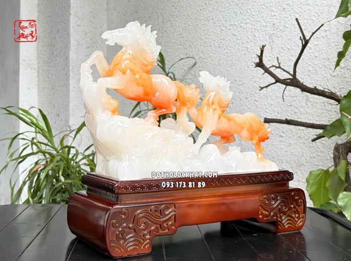 Tượng ngựa song mã phi thiên màu cẩm thạch 