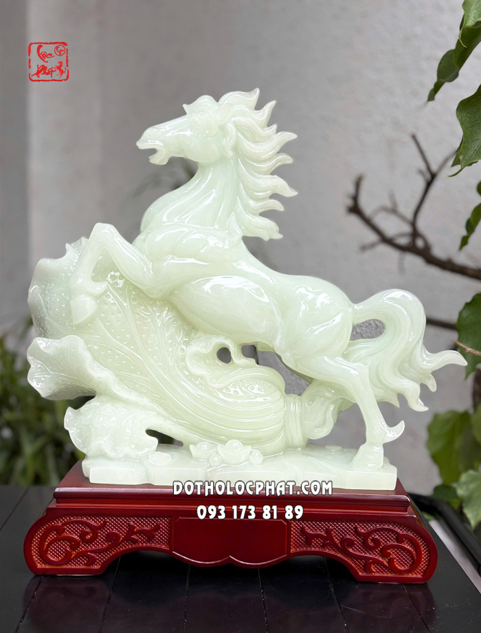 Tượng ngựa ôm bắp cải lộc mã bách tài màu ngọc bích 
