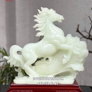 Tượng ngựa ôm bắp cải lộc mã bách tài màu ngọc bích